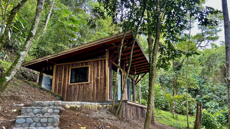 Glamping Ecológico Casa Crisalia | Cabaña con Vistas al Bosque en el Lago Calima